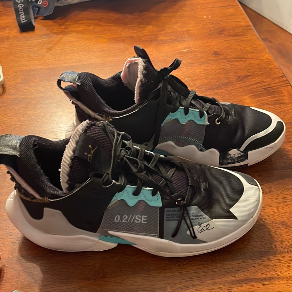 Jordan Why Not Zer0.2 Mens size 10 basketball sneakers